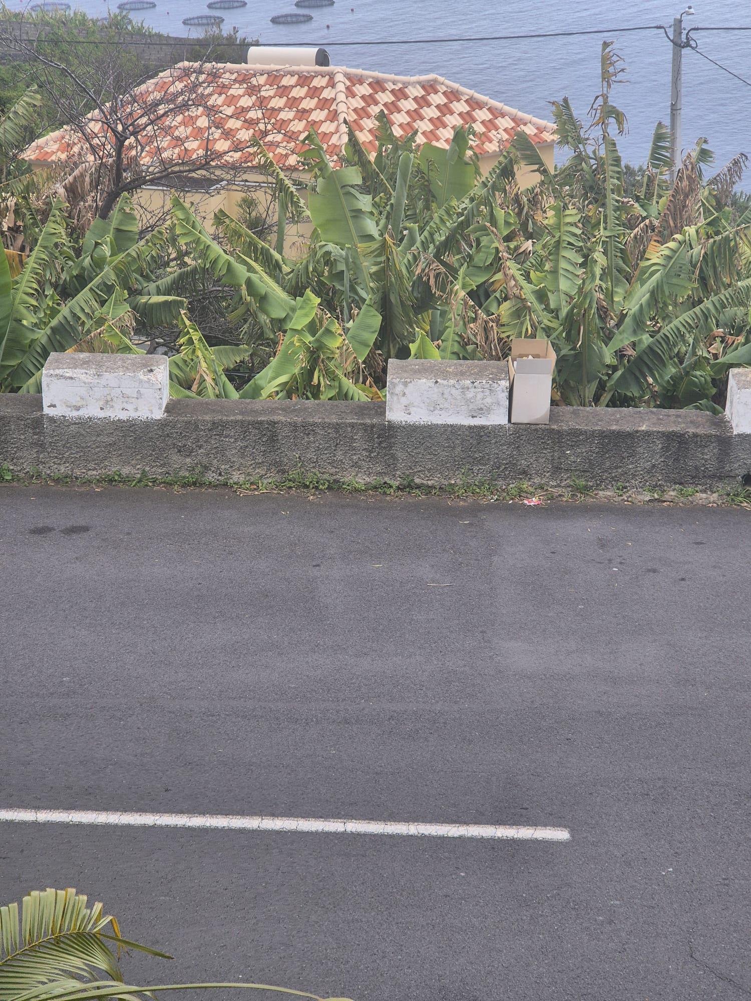 Os moradores entendem que as guardas de proteção precisam apenas de pintura.